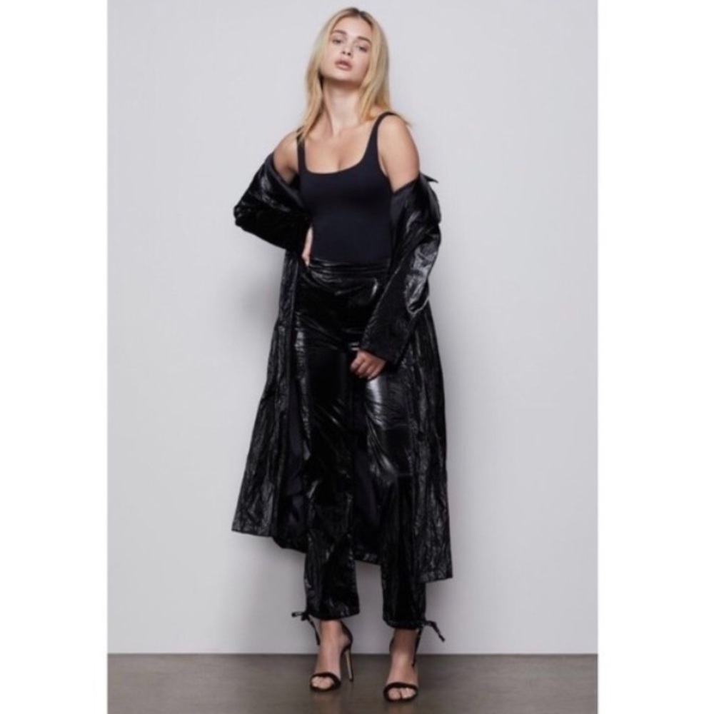 Good American Wet Look Shiny The Paper Cargo in Black